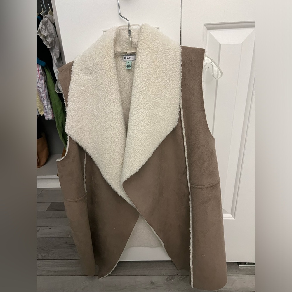 Susina fur vest, size large, EUC